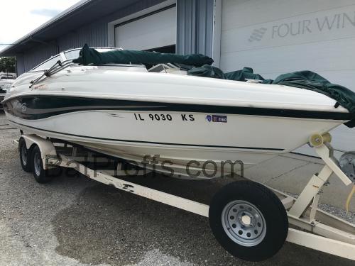 Rinker 232 Captiva Bowrider recensioner och tekniska specifikationer